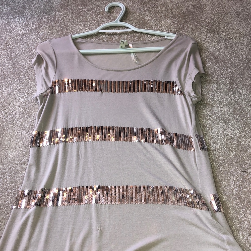 badge shirt with sparkle stripes